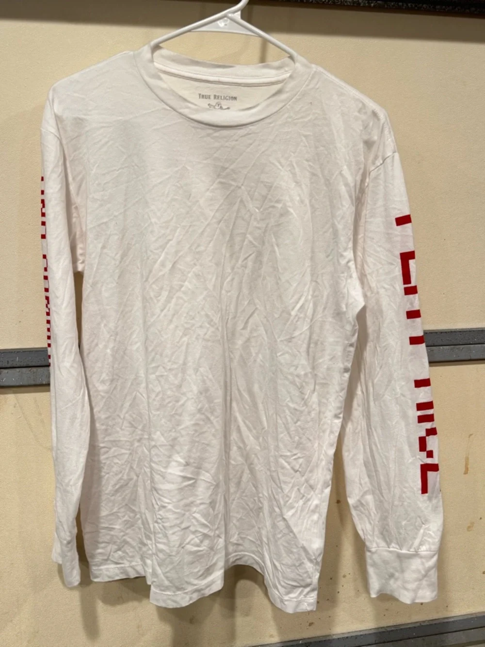 True Religion White Long-Sleeve Tee Red Sleeve Graphics Play Nice‎ Communicate